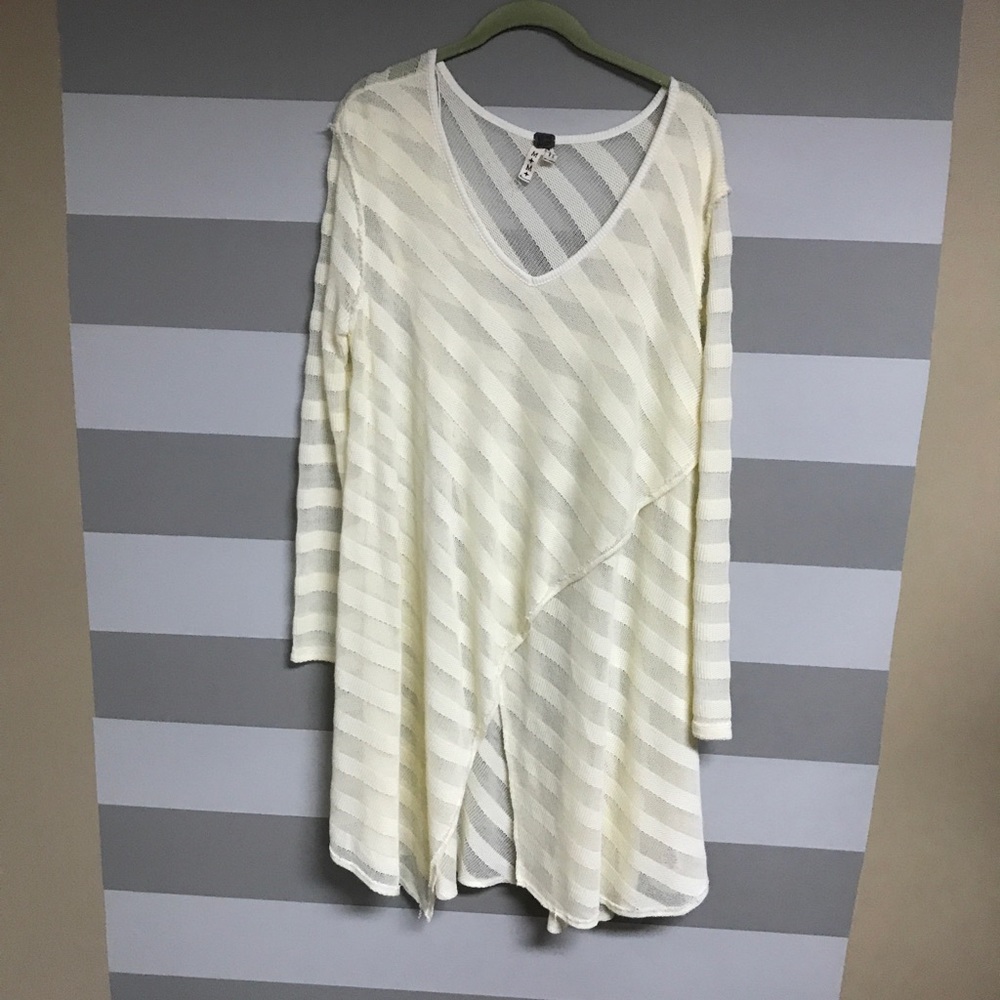 ‘We the free’ Free people light weight sweater.